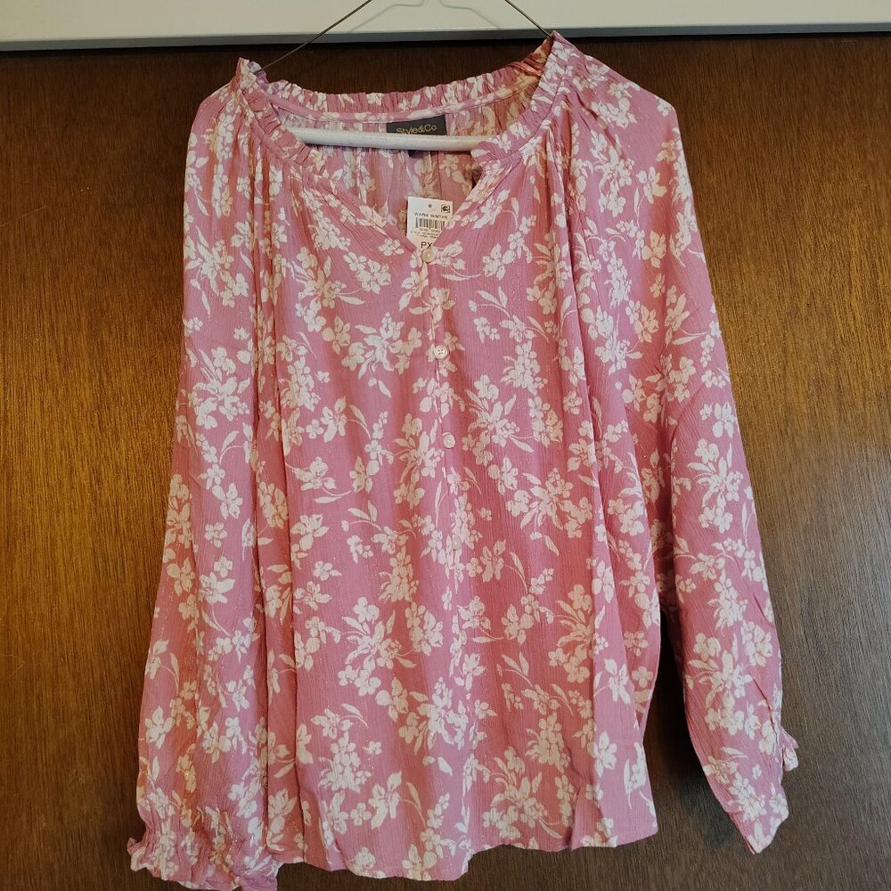 Easter Pretty top. XL is 21 to 23 Inches Armpit To Armpit.